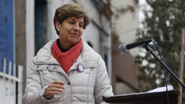 Cooperativa's tweet photo. Isabel Allende: Si Lagos aparece como indiscutible seré la primera en ponerme detrás https://t.co/vB0FyHkXVY https://t.co/HLIfxeiwZc