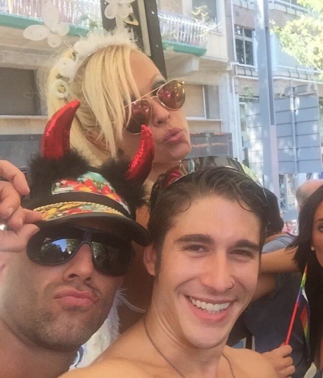 alexelyoko's tweet photo. @SandroLoez  
Qué guapos  
💛💚❤💜🎊💚❤💛💛💚💛🎉🎊💚💚💜💛💚 @SaraPrinzes https://t.co/2qCk28KYAU