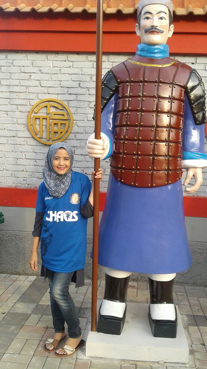 UtdIndonesiaSUB's tweet photo. Nyonya @elfath01 berpose dgn jersey 3rd #uichaos β€
#perkenalanmemberbiarpdatau https://t.co/5V3N1STByJ