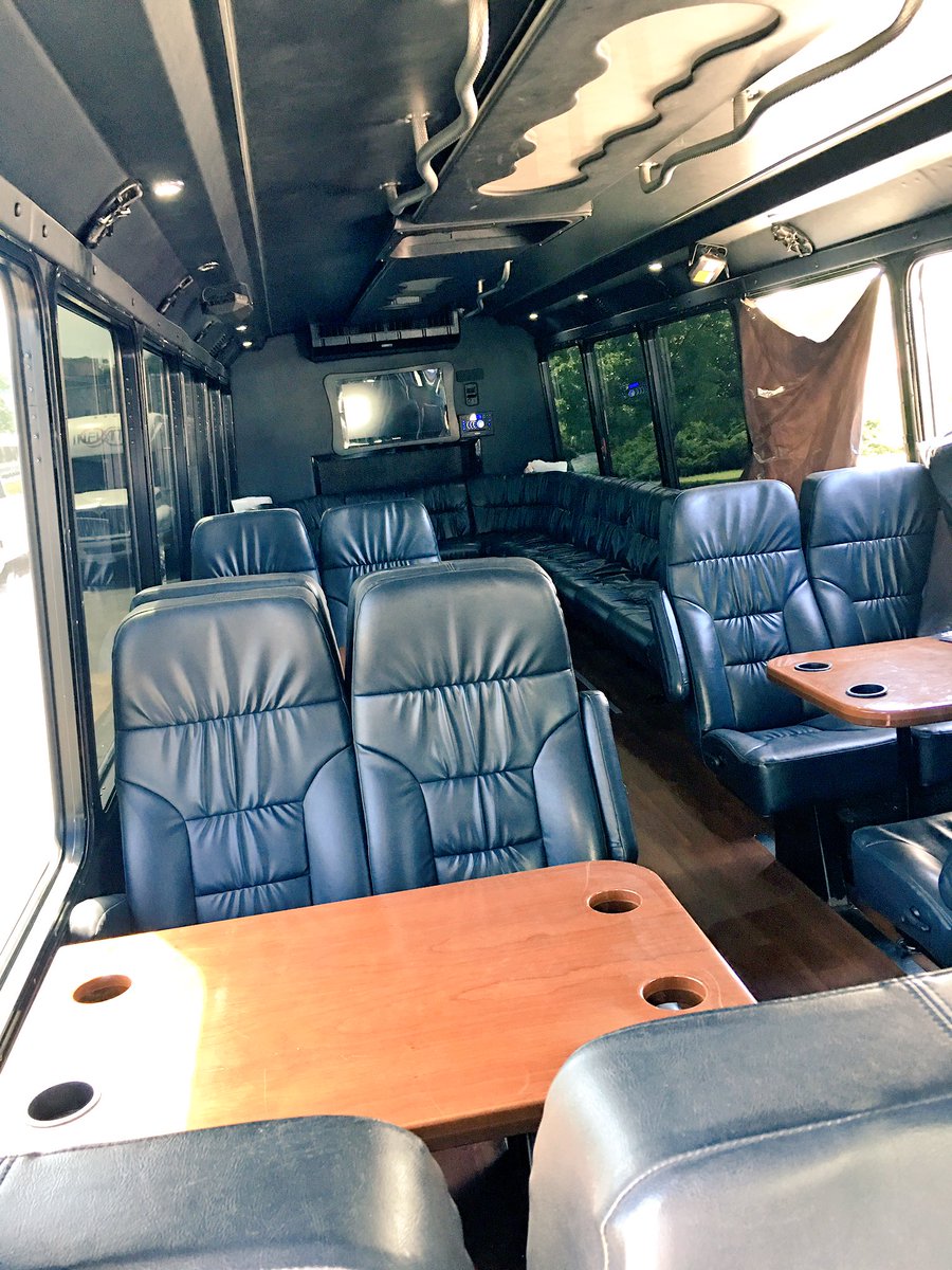Startup_van's tweet photo. Everything is bigger in America! We'll be hosting evening events in this driving around Chicago! @Sage_Summit https://t.co/nXzuFRO7j3
