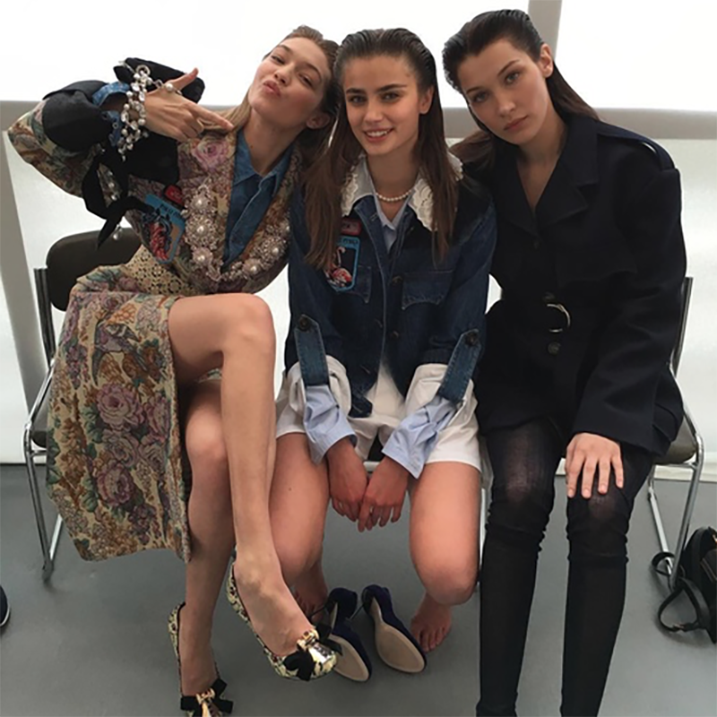 ColorStudioPro_'s tweet photo. Models off duty 😍 https://t.co/4Bi6z9yL9E
