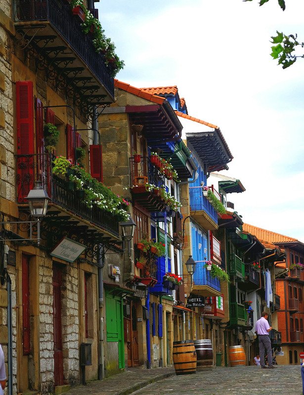 elle_es's tweet photo. Si no puedes más con tanto calor, apunta estos destinos de lo más fresquitos #viajes #summer https://t.co/CZK6YREZSi https://t.co/aFvuOpqwY6