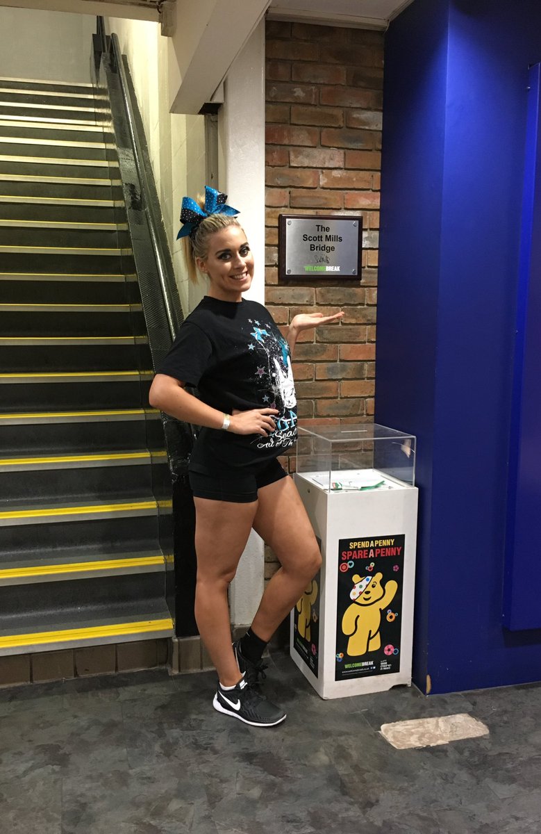KerryJoHatfield's tweet photo. Travelled to Bournemouth for Cheerleading Nationals and this was the best part of my trip @scott_mills @Chris_Stark https://t.co/pffjkKy9oM