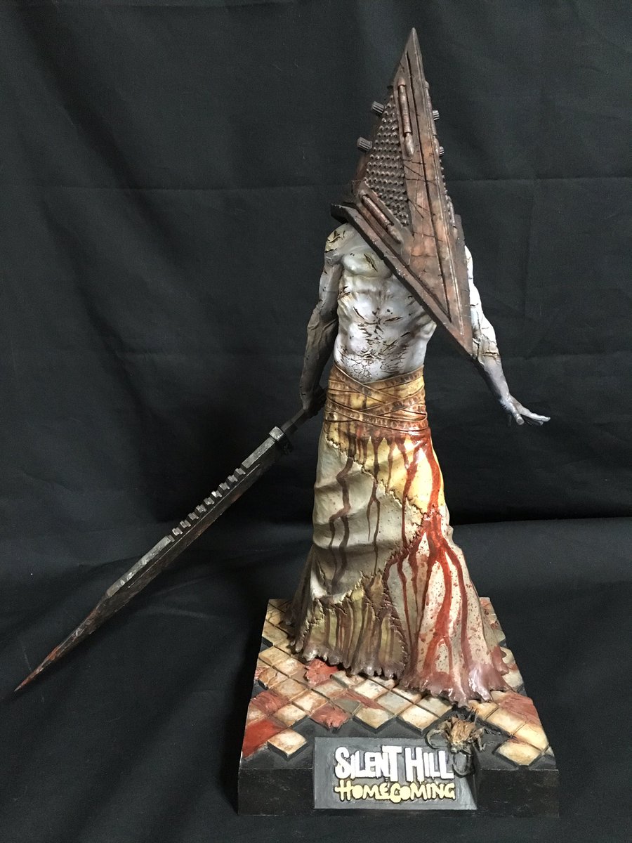 レッドピラミッドシング　HEADLONG 原型師　赤尾慎也 SILENT HILL 2」のキャラクター，レッドピラミッドシングのスタチュー