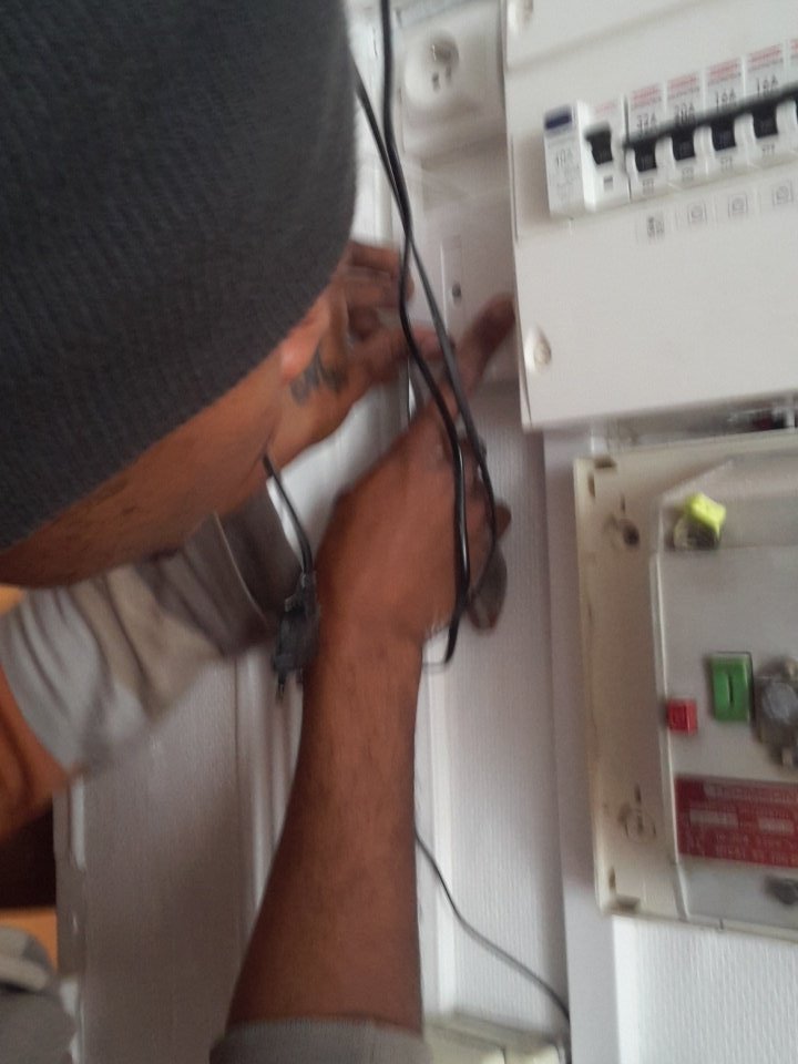 coefficient_dir's tweet image. Ça y est on a la fibre au bureau merci @LALIGNEDEFREE ! @avner_uzan @GabrielSchemoul ;-)