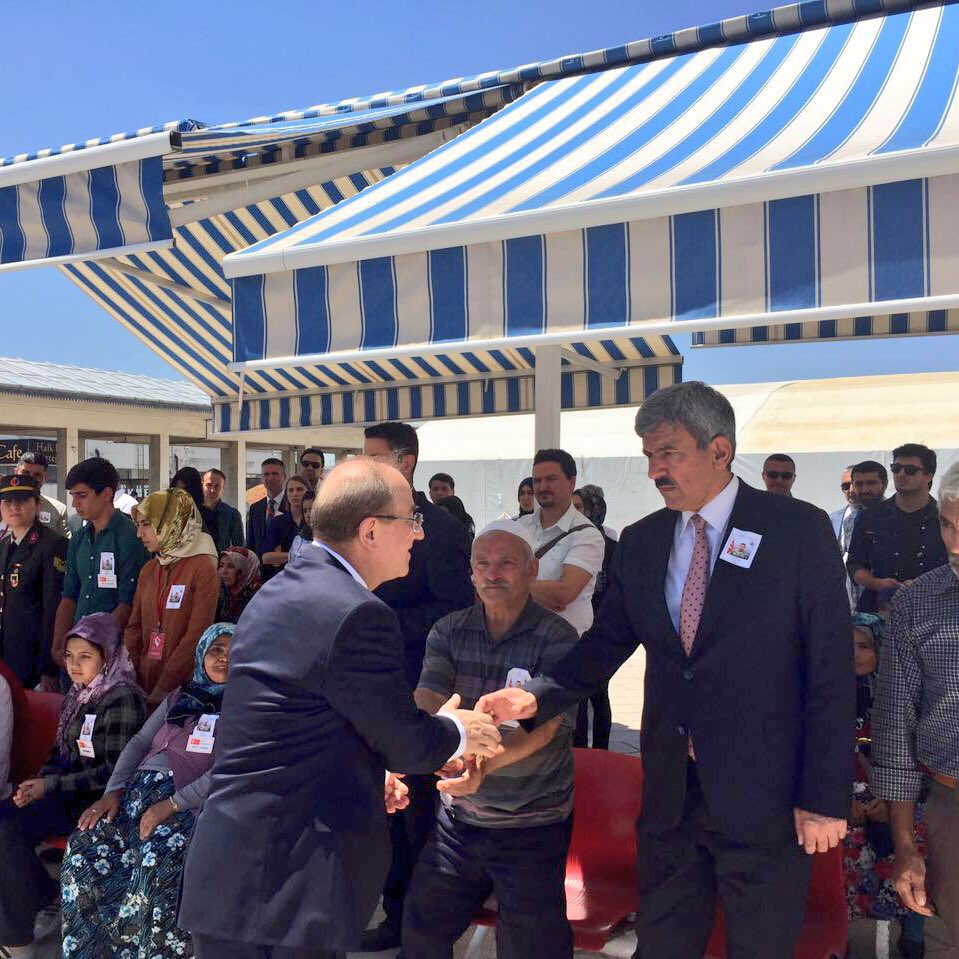 Vezirköprülü Şehidimiz Jandarma Er Eyüp Öksüz'ü Kocatepe Camii'nden ebediyete uğurladık bugün.
Makamı âlî olsun...