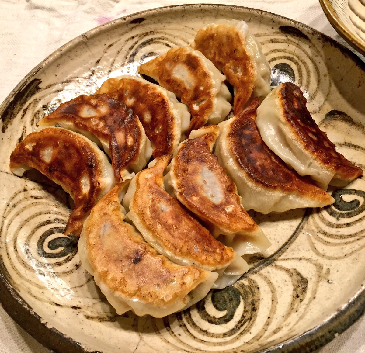 おりえ No Twitter 恒例の 会は餃子パーティーなうです 水餃子 焼き餃子 揚げ餃子 ワンタンとふんわり玉子の生姜醤油スープで点心満腹 タレは王道の醤油辣油酢に加えて 自家製で葱塩レモン 納豆胡麻ダレ 山東風ココナッツ辛味醤 餃子はほんと最高 おりえ No Twitter 恒例の 会は餃子パーティーなうです 水餃子 焼き餃子 揚げ餃子 ワンタンとふんわり玉子の生姜醤油スープで点心満腹 タレは王道の醤油辣油酢に加えて 自家製で葱塩レモン 納豆胡麻ダレ 山東風ココナッツ辛味醤 餃子はほんと最高