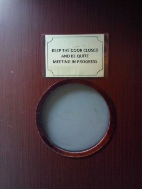 Nemu tulisan begini di ballroom salah satu hotel bintang 5 di daerah Mega Kuningan ..