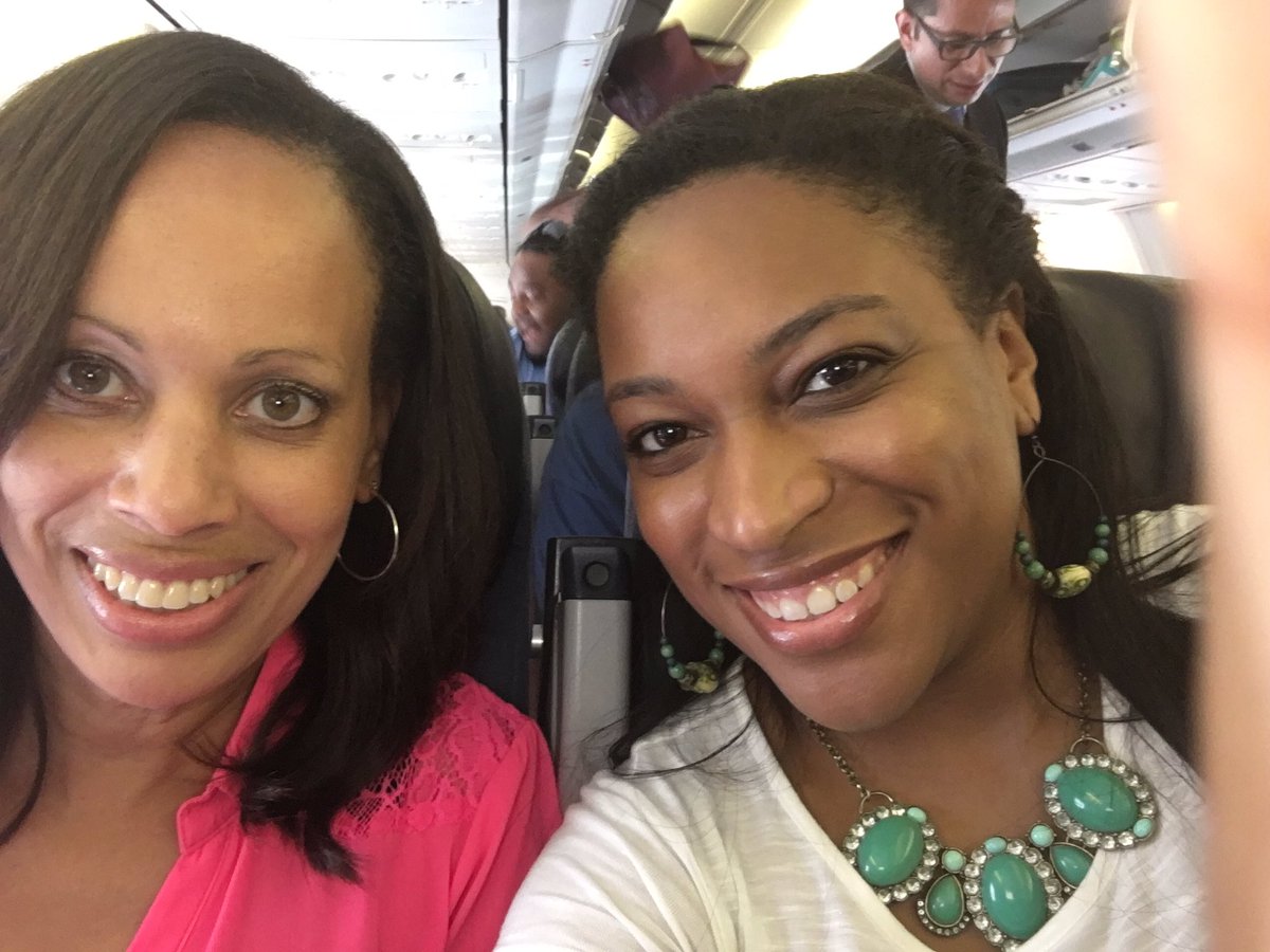 csiggers1's tweet photo. @derekleary airplane selfie #summerselfiebingo https://t.co/vduMQSEJwI