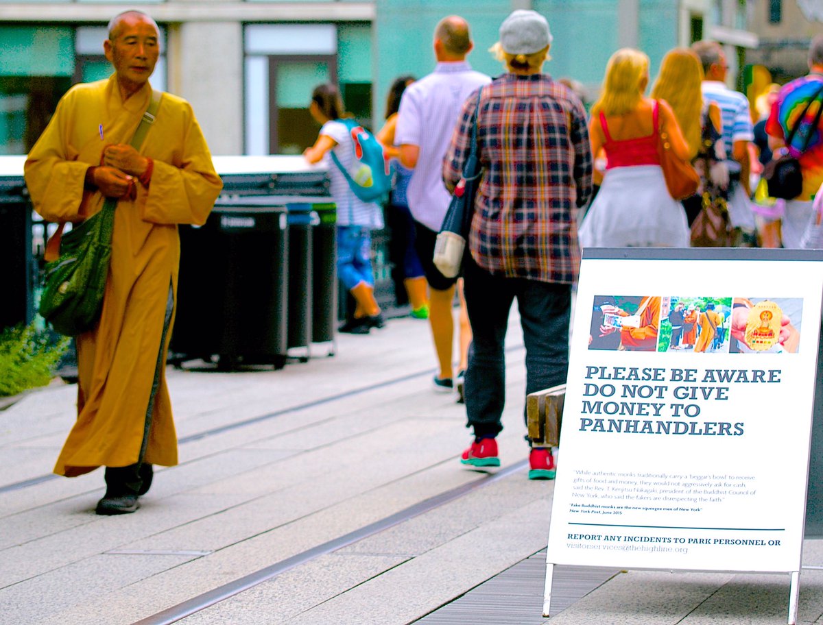 DavidGoodmanPix's tweet image. #Beware #FakeMonk #Panhandler #OnTheHighLine #StreetPhotography #TheHighLine #DavidGoodmanPhotos #NYC #Photography