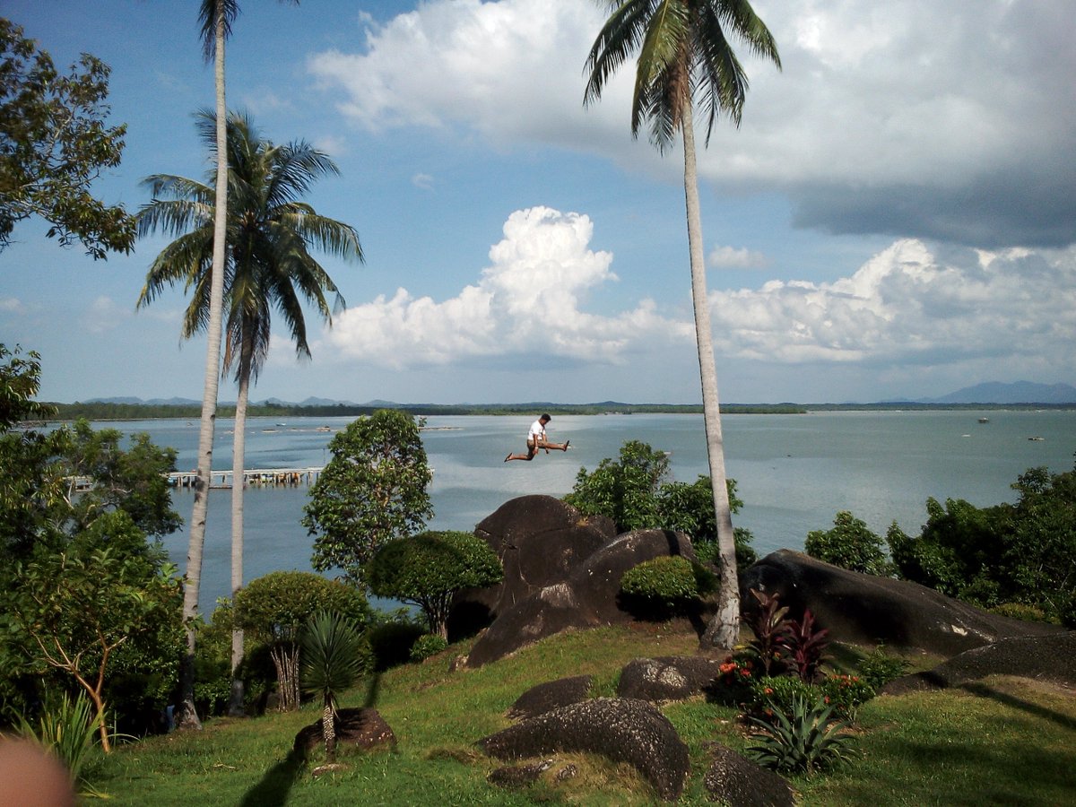 belocaesar's tweet image. terbang lah setinggi2 nya seperti mimpi ...