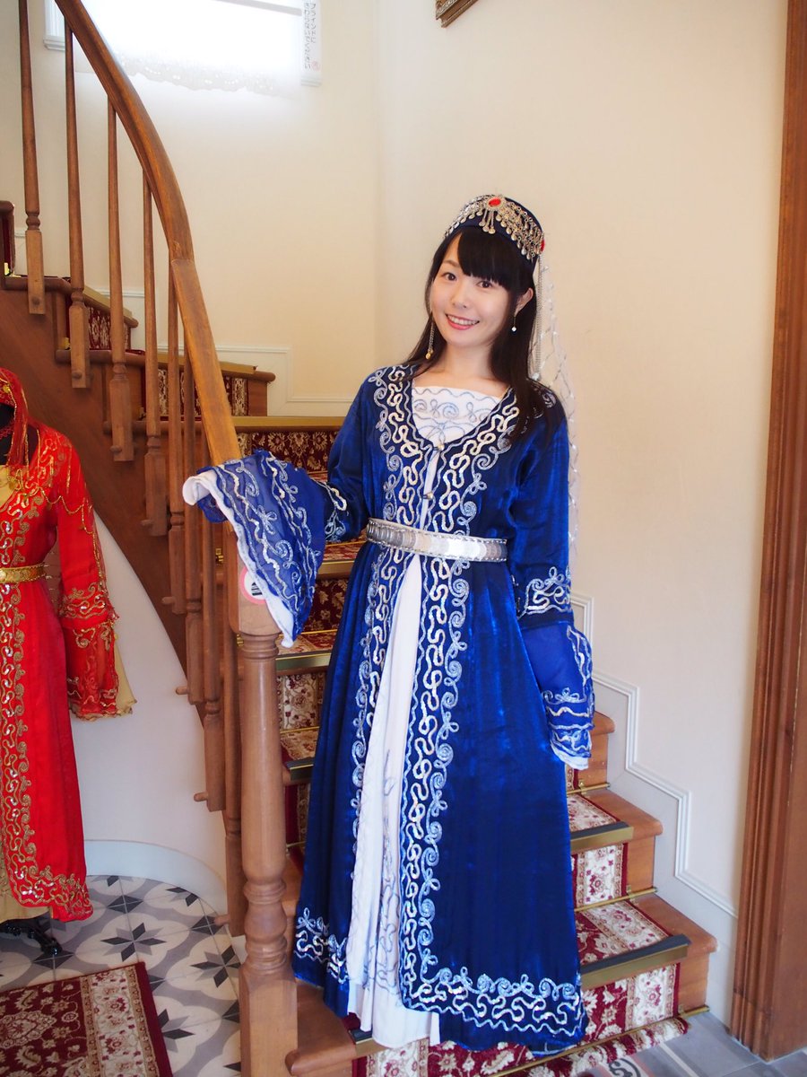 トルコの民族衣装。うさちゃんのは宮殿衣装、私のはチャルケス衣装。似