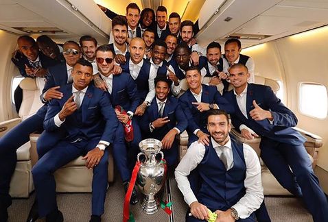 MilenioJalisco's tweet photo. #Portugal recibe a Cristiano Ronaldo y a los suyos como héroes #EuroFinal2016 https://t.co/FWRo7vGubc https://t.co/7jQol0cf4m