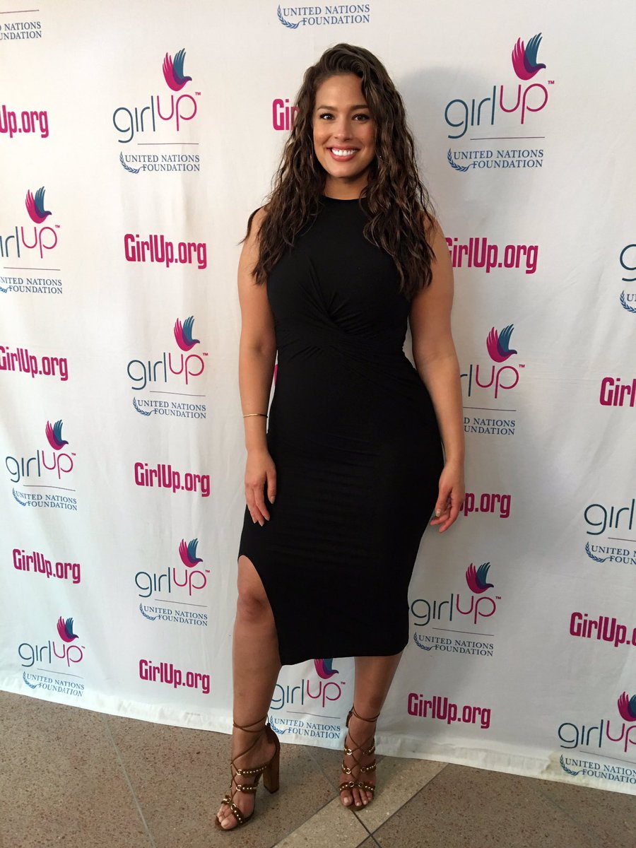 Ashley Graham tweet media