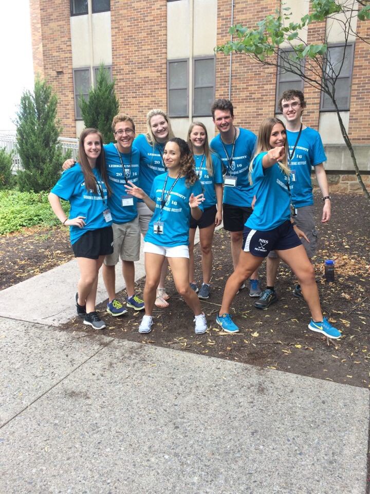 Lehigh_SEI's tweet image. Some of the SEI mentors posing for a quick pic as they excitedly await the arrival of the students for move in!