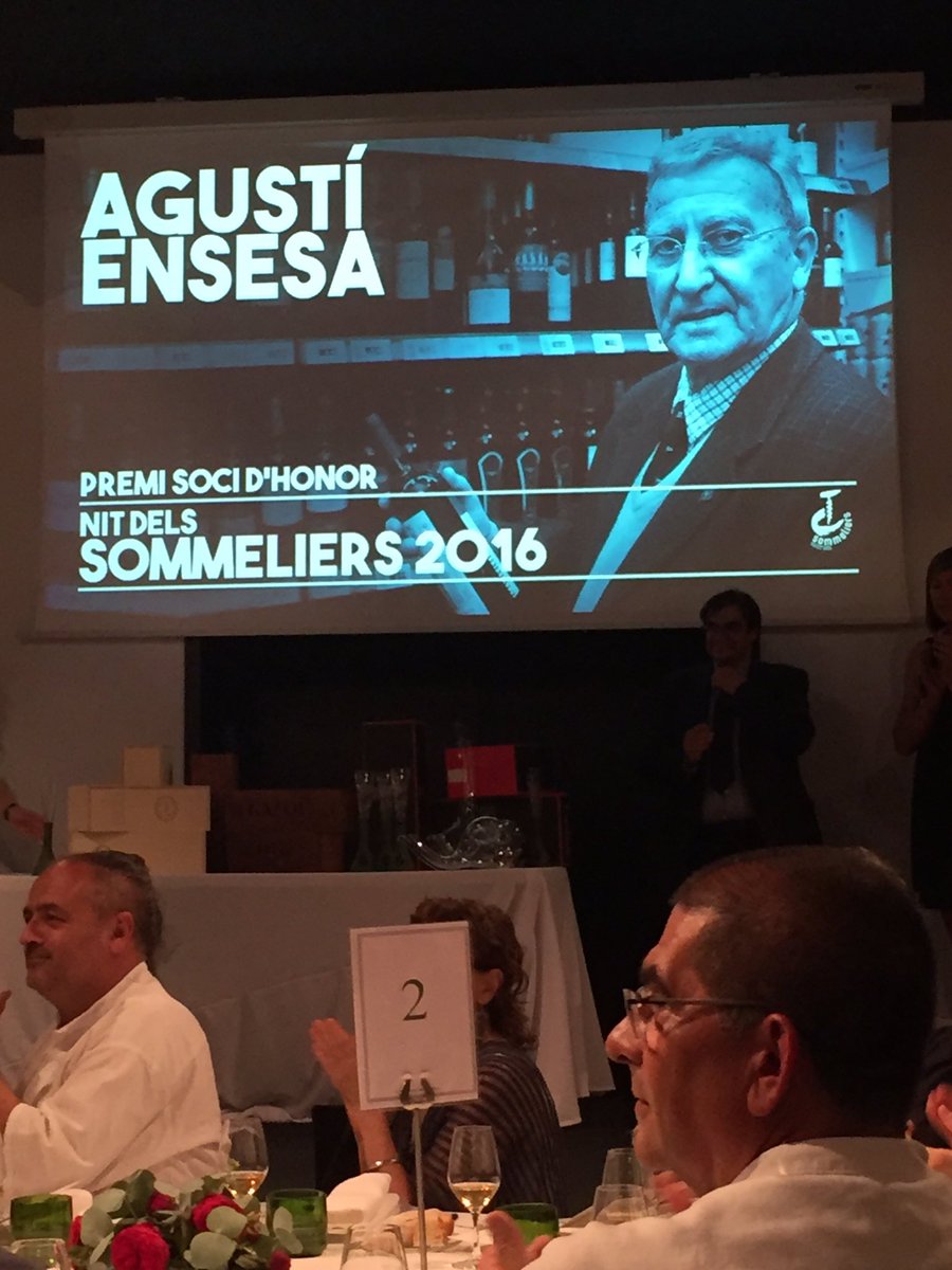 Premi especial de la <a href="/ACSommeliers/">A.C.Sommeliers</a> per a l'estimat Agusti Ensesa d la mà del President de Catalunya <a href="/KRLS/">krls.eth / Carles Puigdemont</a> 
Chapeau!