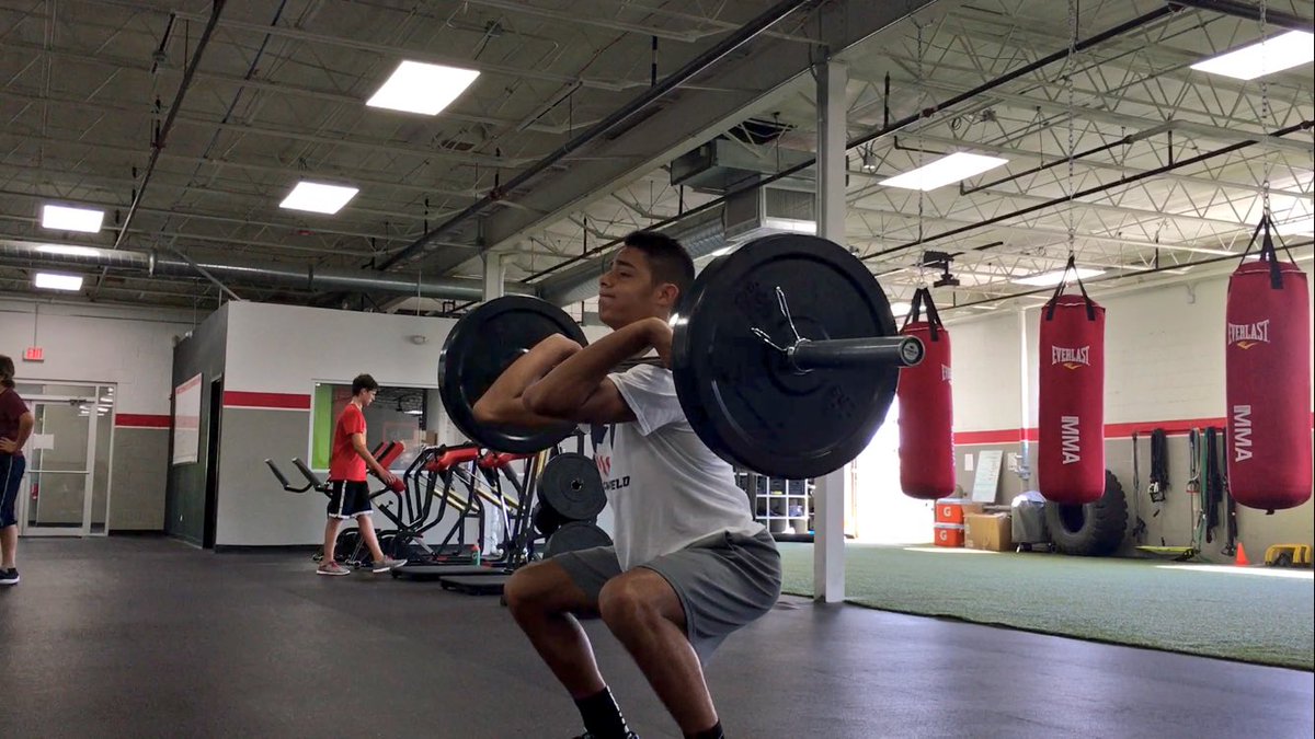 Coach_Tiesman's tweet image. Going to school with @JoeyDavies12 on Cleans. Getting better each training session #powerdevelopment #speedtraining