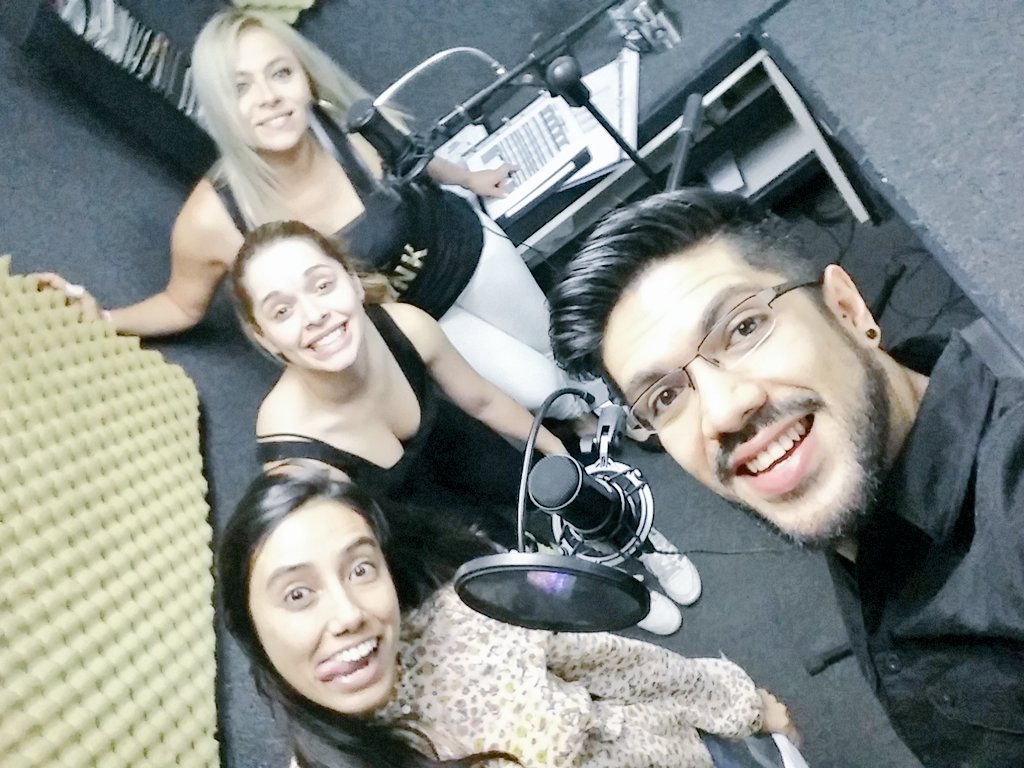 ELPUMPUMDLM's tweet photo. Nuestros Pumpuneros 🎧 trabajando en el estudio. 🎤 https://t.co/mTZpTcpqFy