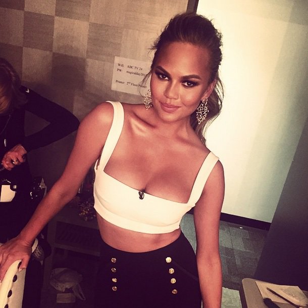 Chrissy Teigen's Secret To Getting Her Pre-Baby Body Back! social.vidible.tv/share/565db941… #FNTV