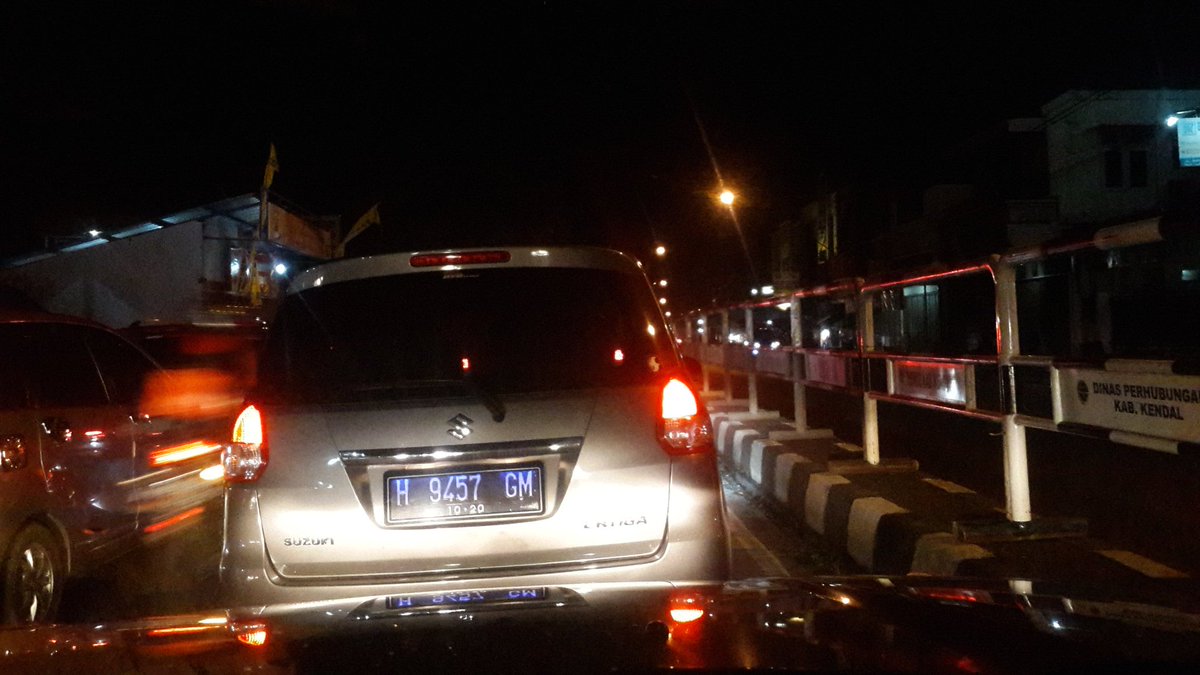 Siap2 polres brebes trima antrian kend. D kendal laju kcepatan 5 km/jam