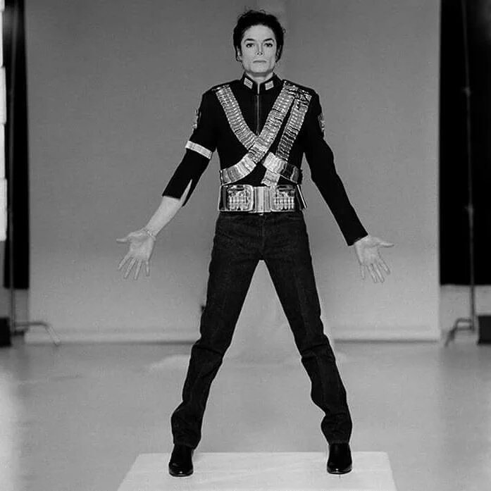 MJBackstage's tweet photo. RARE picture of #MichaelJackson shared by @mjBeats !! MJ during a photosession for the HIStory statue... #mjfam https://t.co/sxlbIUyZYh