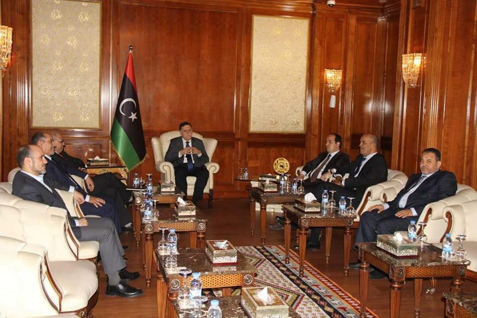 LibyasChannel's tweet photo. #المجلس_الرئاسي لحكومة الوفاق الوطني يستلم مقر رئاسة الوزراء بطريق السكة بالعاصمة #طرابلس https://t.co/x4S4DevN5N