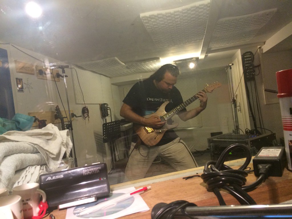 sonorousdynamo's tweet photo. Day 10: Trying to fly... with our little tricky shuffle song. "I can fly" https://t.co/VSsv28Avb4