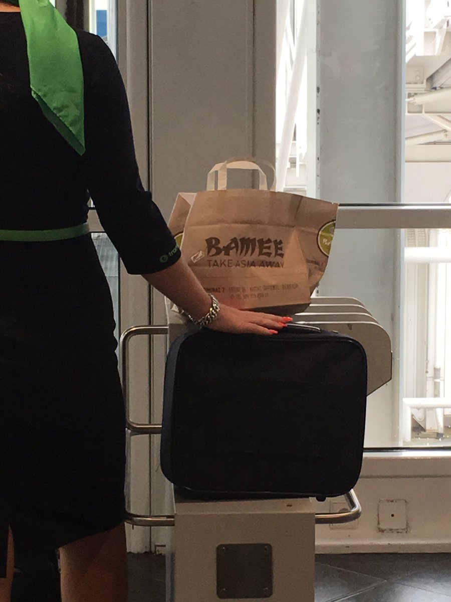 andreasedk's tweet photo. .@transavia is staff eating take-away a sign of the quality of the food you serve on board or workers conditions? ;) https://t.co/LiDXRORQhZ