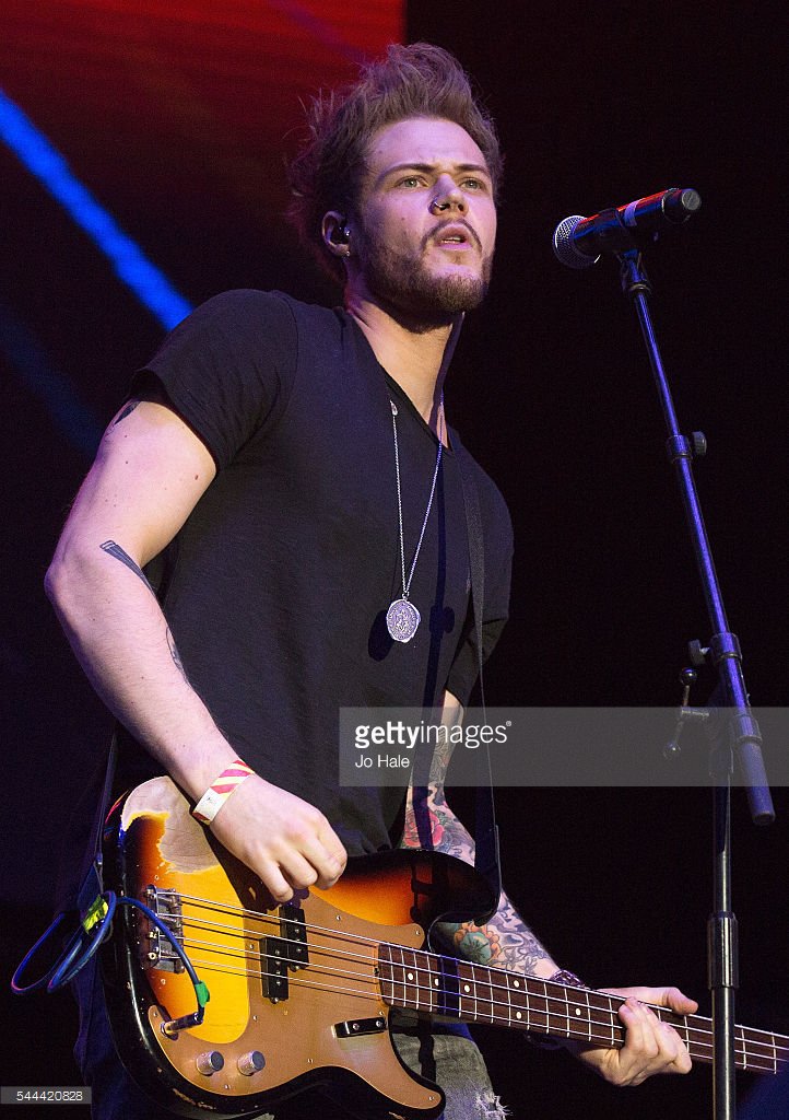 LawsonFR's tweet photo. • Plus d'images de @LawsonOfficial pendant le #BigGig2016 à Wembley (02.08.2016) https://t.co/AOBD2b7qwD