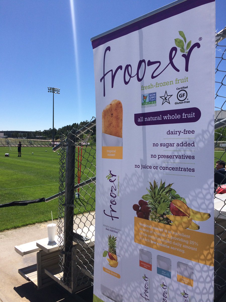 1FSVMainz05's tweet photo. Es gibt #Froozer 🍓🍌🍍 für die Zuschauer beim #05Training! #US05 🇺🇸 @froozer https://t.co/hJO0uJtuCO