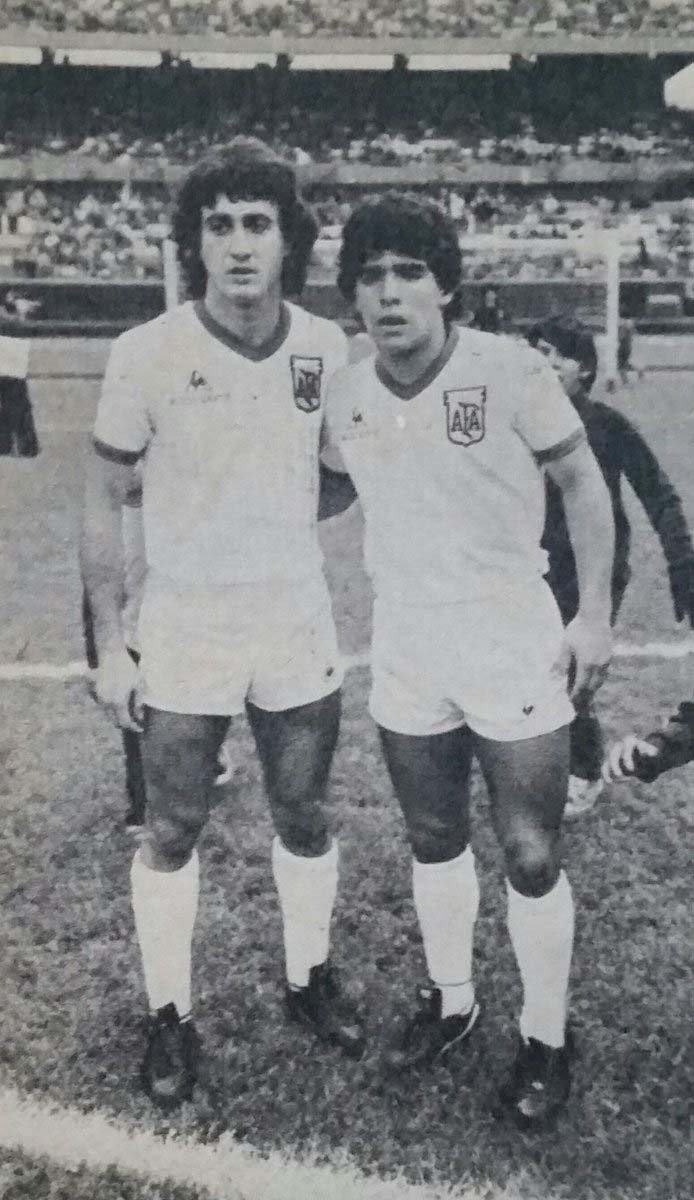 Maradona Retro PICS on Twitter: "Con el Beto Alonso en 1980 ...