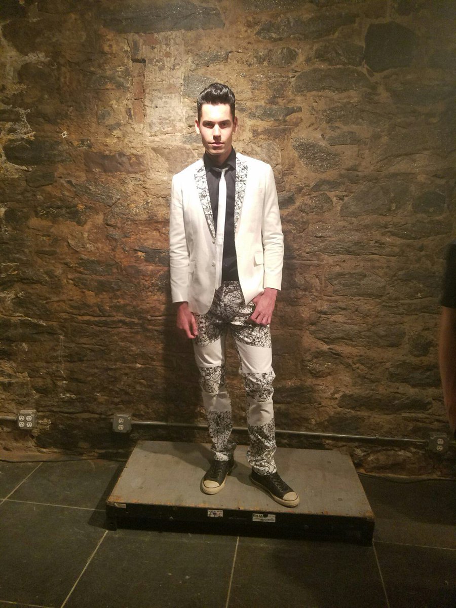 FashionsWeek's tweet photo. ARTISTIX by #gregpolisseni Fashion Presentation #equalityart #nyfwm #Artistix https://t.co/TtNERQcLcK https://t.co/22uicSmAVT