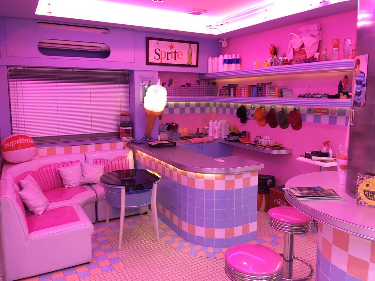 Wm House Bkk曼谷民宿در توییتر 泰国现在很流行美式硬派剪发这家内装彷佛有电影 回到未来 某些场景的fu 小雪我做整体造型10多年 这是我个人相当推荐的曼谷理发店smile Club Bts Ekkamai 1号出口步行15分 Ekkamai10巷口左手边可看到