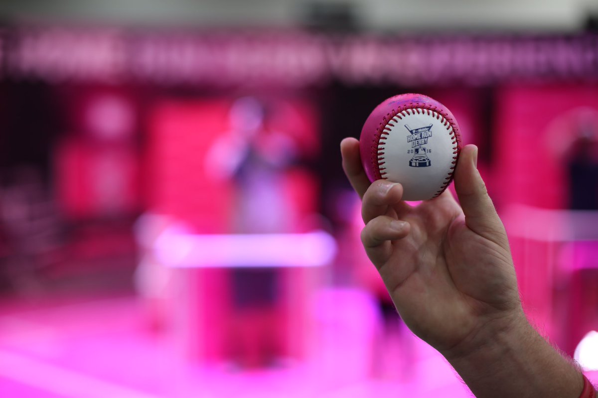 JohnLegere's tweet image. Not going to get be at the @MLB #FanFest?! Retweet this and maybe I’ll draw your name to get one of these!