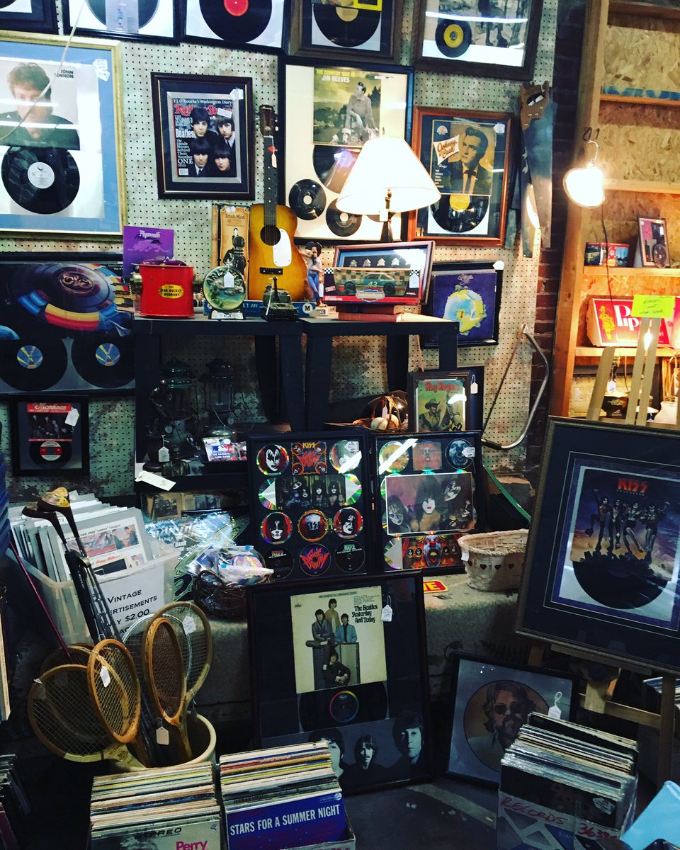 designeragainco's tweet photo. Looking for some records? Here is the place to look! We have a WIDE variety ranging to Kenny Rodgers to Kiss! #DA https://t.co/GtFb9qTOhI