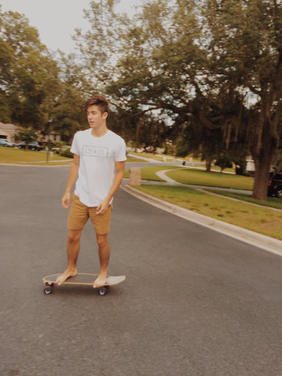 LiveALittle_co's tweet photo. Our boy Aaron livin' a little retro in our white/blue floral shirt. #retro #livalittle #florida #VSCO #clothing #lal https://t.co/d6I7NWqY1i