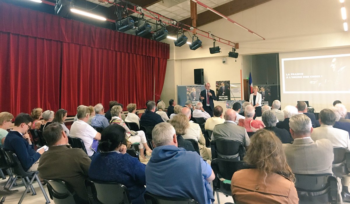 Fillon53's tweet photo. "Le maître-mot de @FrancoisFillon, c'est la LI-BER-TÉ !" @HNovelli #Fillon2017 https://t.co/CWX6OXn61C