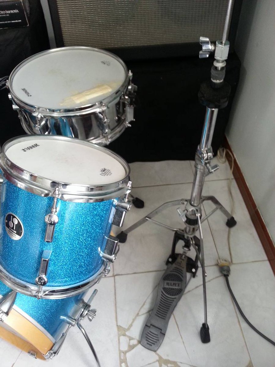 En Venta : Batería Sonor martini 400mil bs

RT por la causa