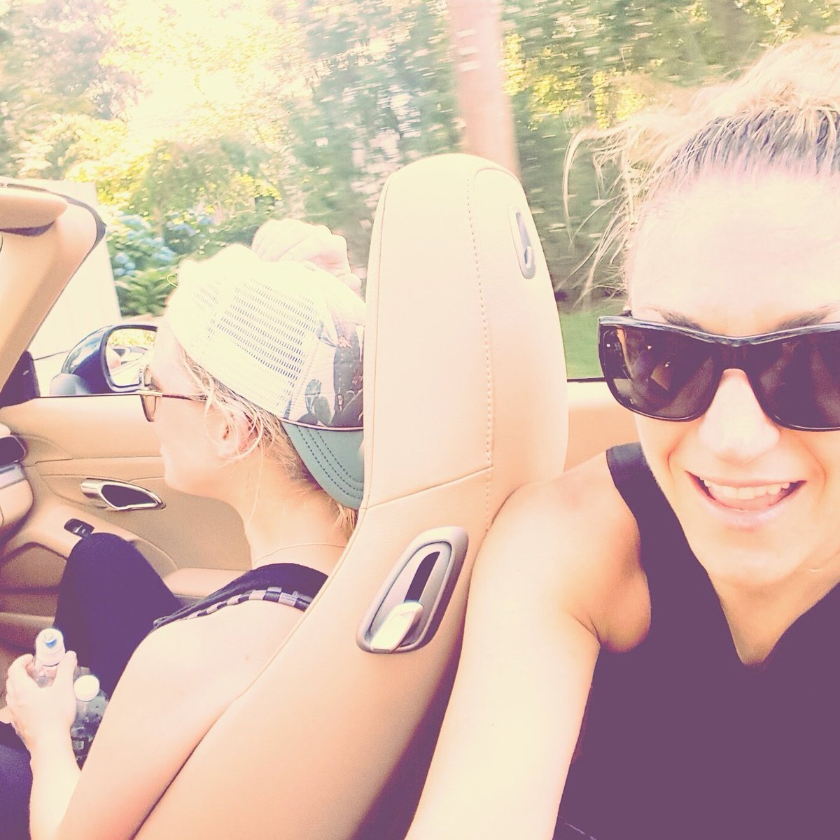 LFOUNDOS's tweet photo. Morning Ride To #Spin #BabyInTheBack #PorscheLife #EastHampton @kdos6 https://t.co/YMCKGnBCxj
