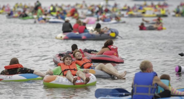 nvportlandapts's tweet photo. Cloudy skies didn't stop over 500 people supporting the #HumanAccessProject at @TheBigFloat! https://t.co/2QLV8k8xkv https://t.co/zMccGQBGwK