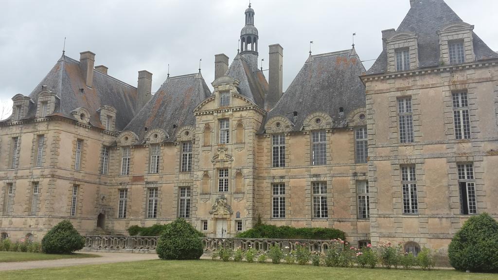 valleeduthouet's tweet photo. Les hébergeurs #accueilvelo de la#valleeduthouet se sont retrouvés aujourd'hui au château de#stloup.  #velofrancette https://t.co/vSOD0cGPDA
