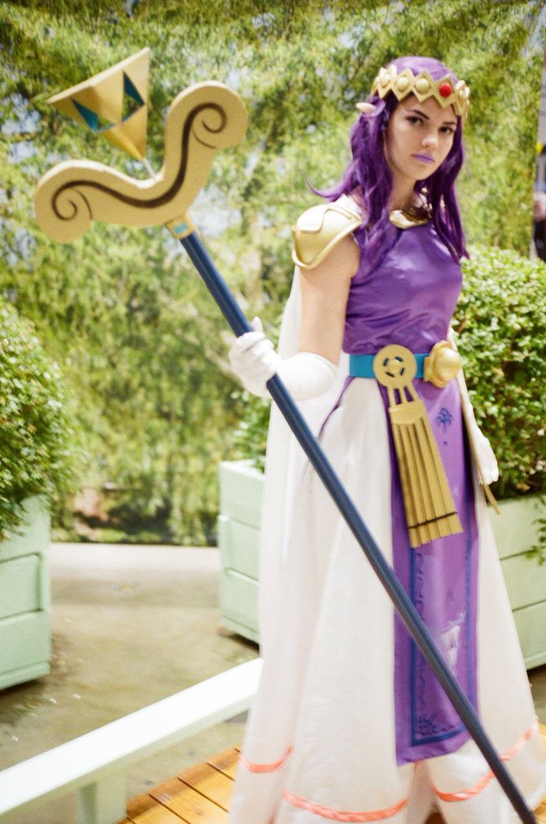 cosplay_kaylie's tweet photo. #AnimeExpo2016 #animeexpo #ax #ax16 #hilda #legendofzelda #cosplay https://t.co/0XyrOlODyC
