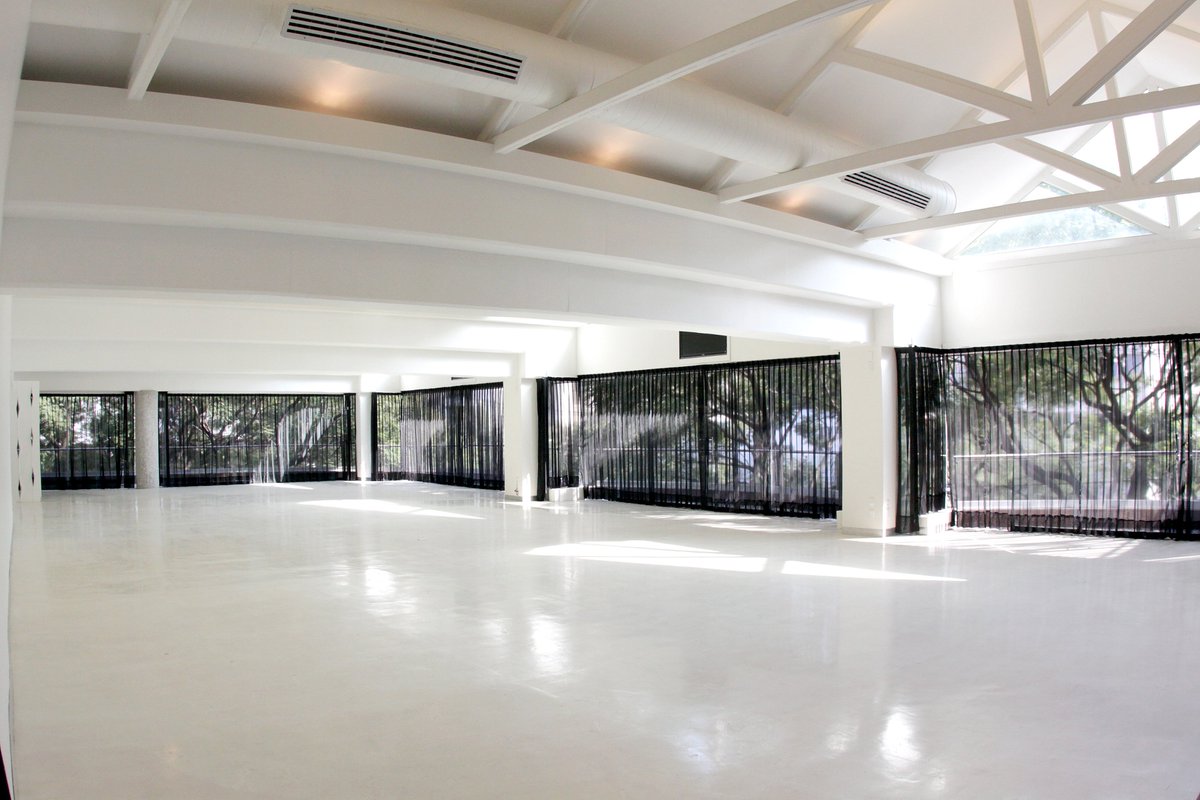 CirkoMasaryk's tweet photo. Cirko Masaryk espacio exclusivo para #eventos, cuenta con amplios ventanales, modernos candiles y paredes blancas ! https://t.co/FdbLalk8ry