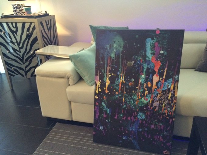 Yayy, the weird art has arrived! It's going in the bathroom .. gonna look 👌🏼 w/ the black doors. I hope<a href="/tag/c4sbootyshake"class="tags"><span>#c4sbootyshake</span></a>