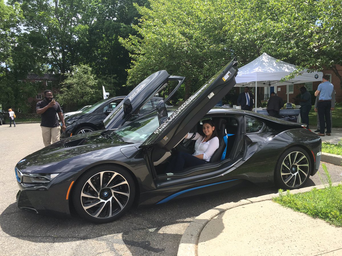 oliviaPAIGEgro's tweet photo. #chargetheworkday ππ»ππ @BMWUSA https://t.co/cD25YHQh1r