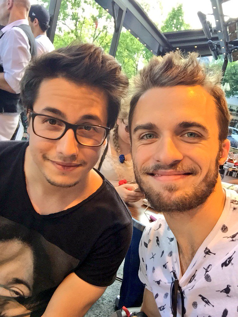 xSqueeZie's tweet photo. Pas de nouvelle vidéo ce soir ! Pour m'excuser petite surprise : vous le reconnaissez les anciens? 😁 (cc @HugoFeZzo) https://t.co/AId4ya1wtZ