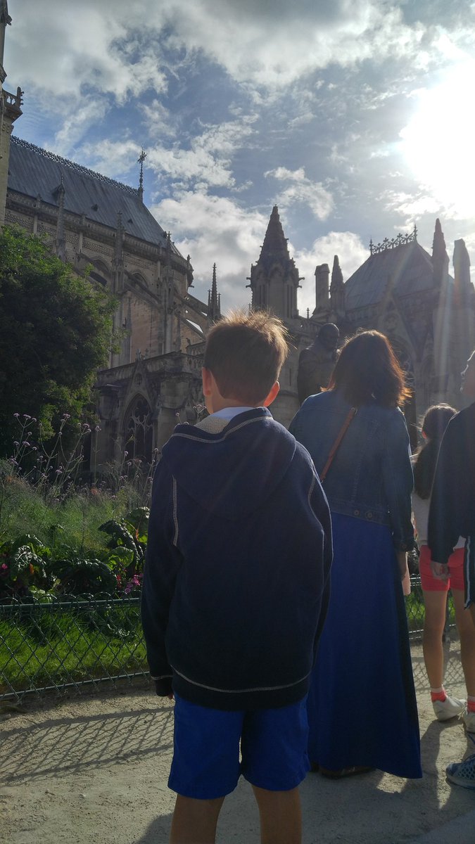 annradefeld's tweet image. No better way to learn about gothic architecture. #learnbyexperience @notredameparis #flyingbuttresses