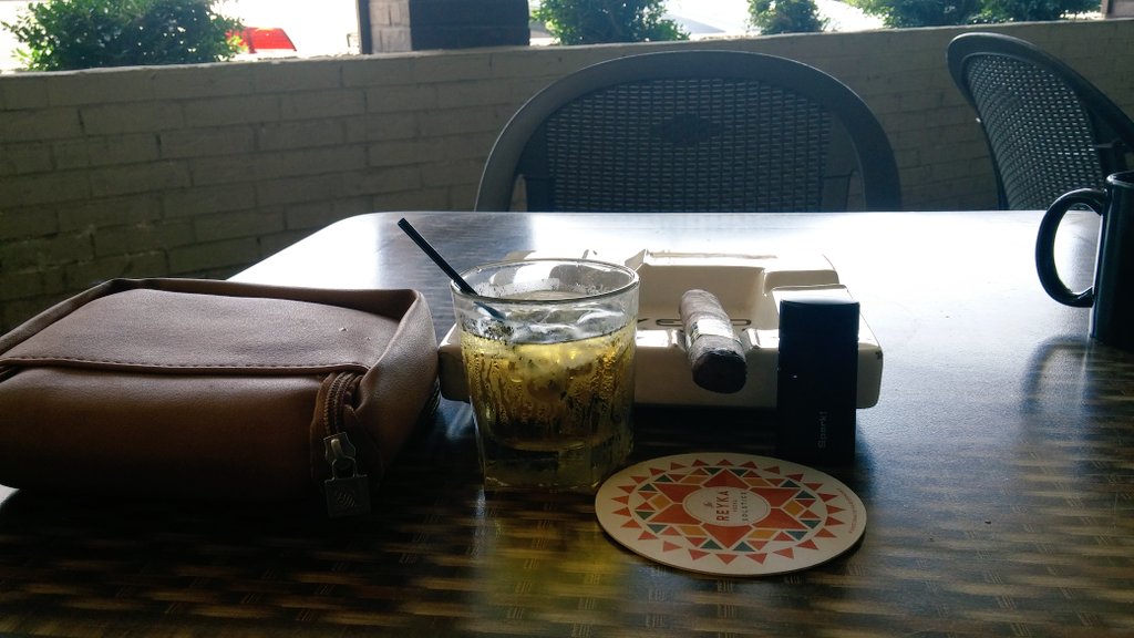 GQue2_1911's tweet image. Happy Monday yall
#jameson #cigars #mightnotmakeit