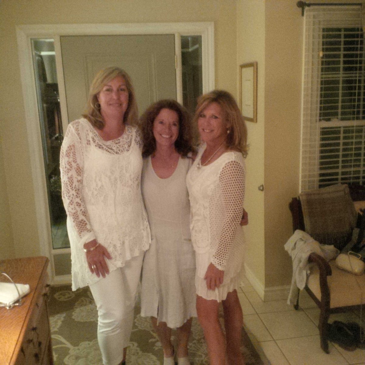 CynthiaWalkerRE's tweet image. All in white...at a fabulous 50th birthday party for Lynn.