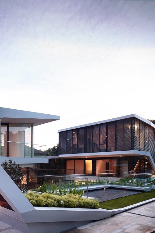 _LaLife_'s tweet image. Tomorrow the LA Life house will be welcoming it's new guests, with a special treat in store to welcome them 😈